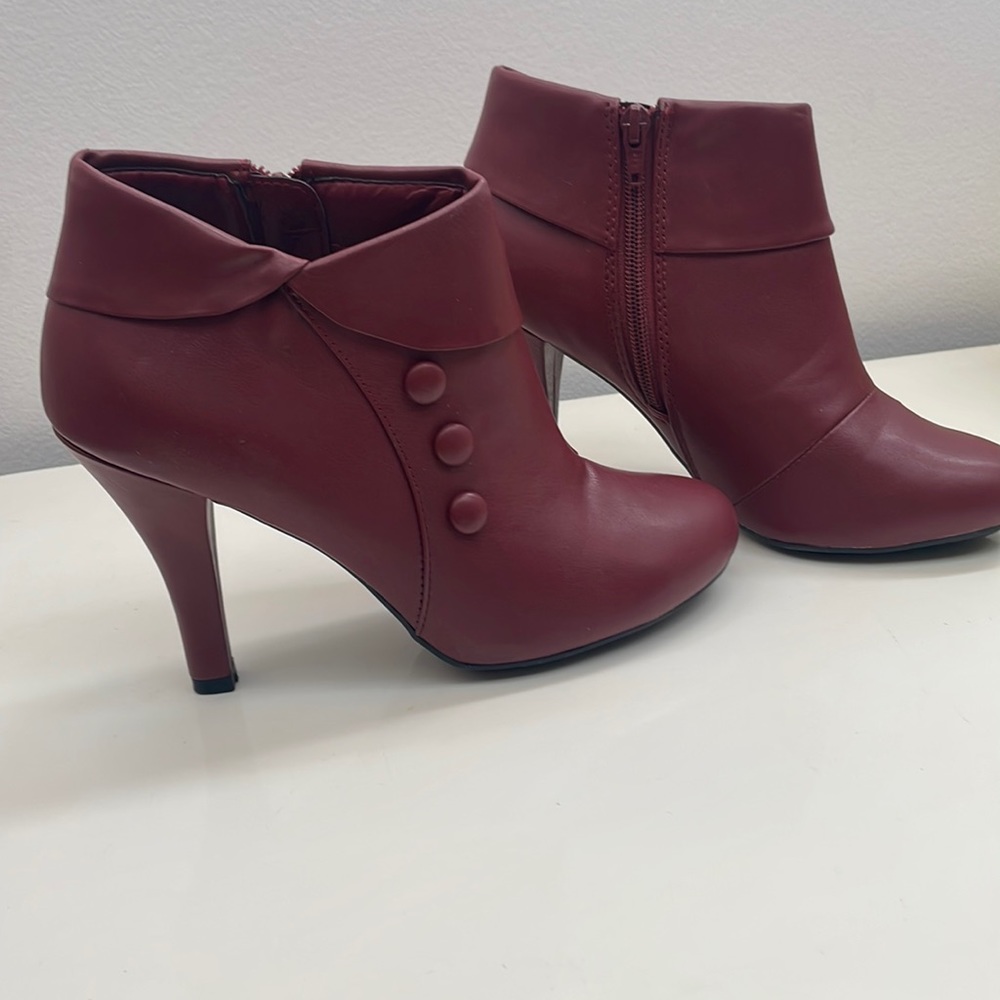 Coach and Four size 7.5 red boots